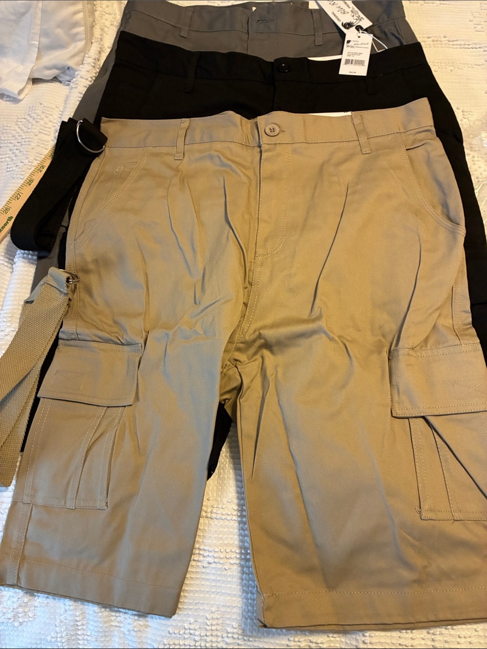 Men's Khaki Cargo Shorts with Multiple Utility Pockets
